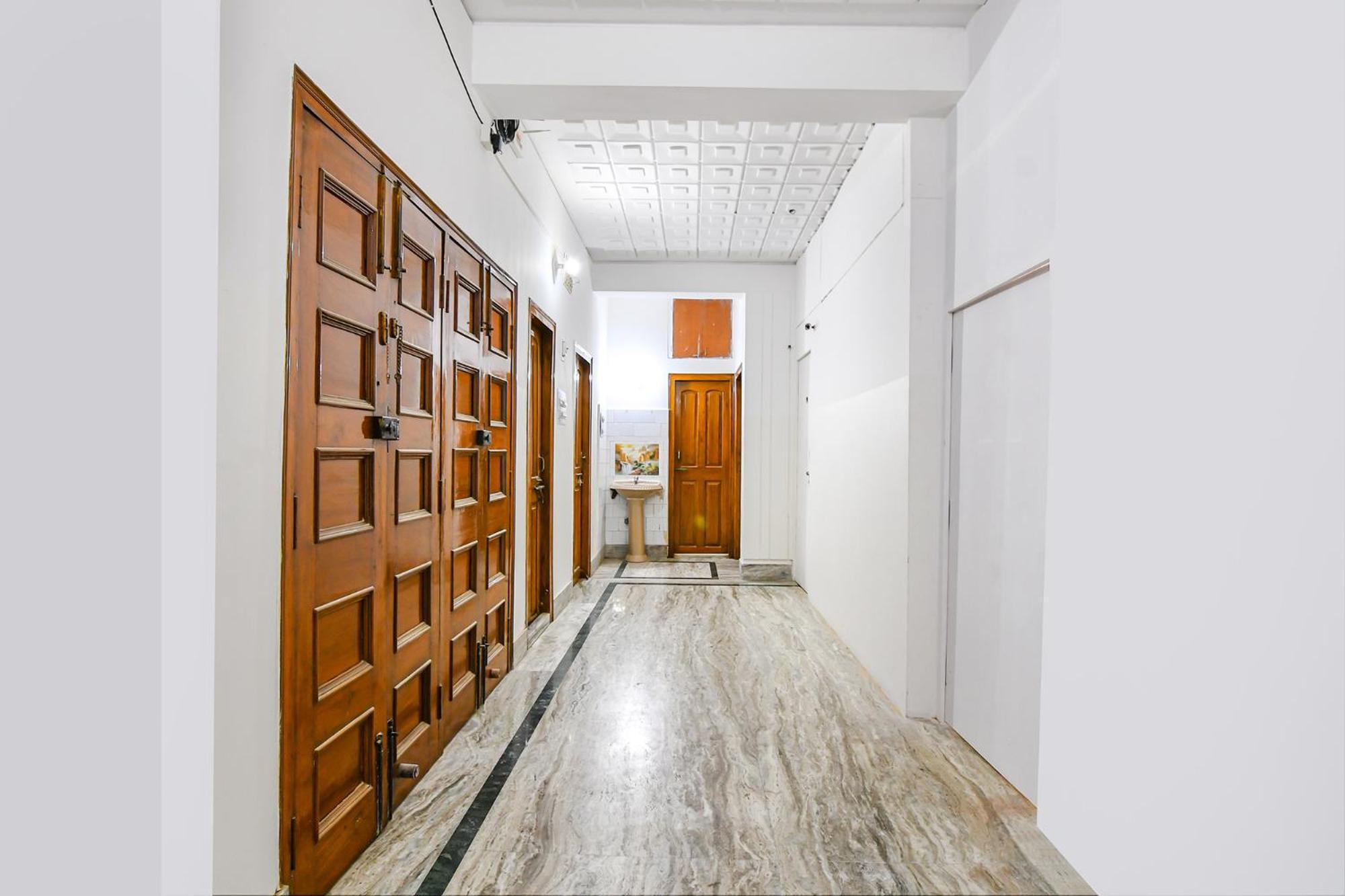 Отель Fabexpress Astoria House Калькутта Экстерьер фото